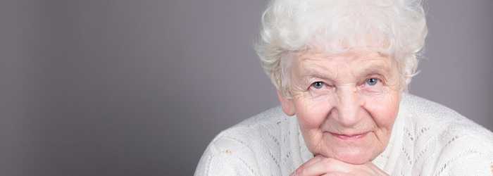 Las mujeres envejecen más rápido, pero viven más