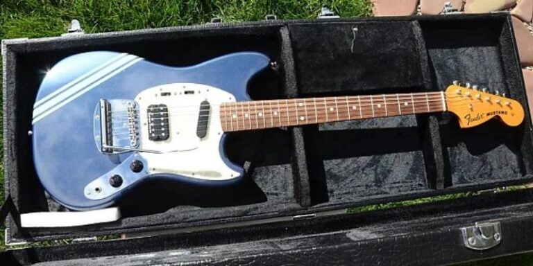 ¿En cuánto se vendió la mítica guitarra azul de Kurt Cobain?