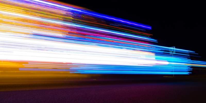 ¿Es posible viajar a la velocidad de la luz?