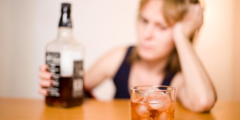 ¿Qué es el síndrome de abstinencia en el alcoholismo?
